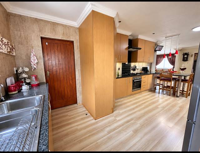 3 BEDROOM TOWNHOUSE FOR SALE IN RIVERSDALE